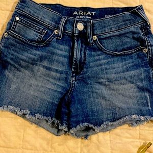 ARIAT denim Boyfriend shorts. Size 26